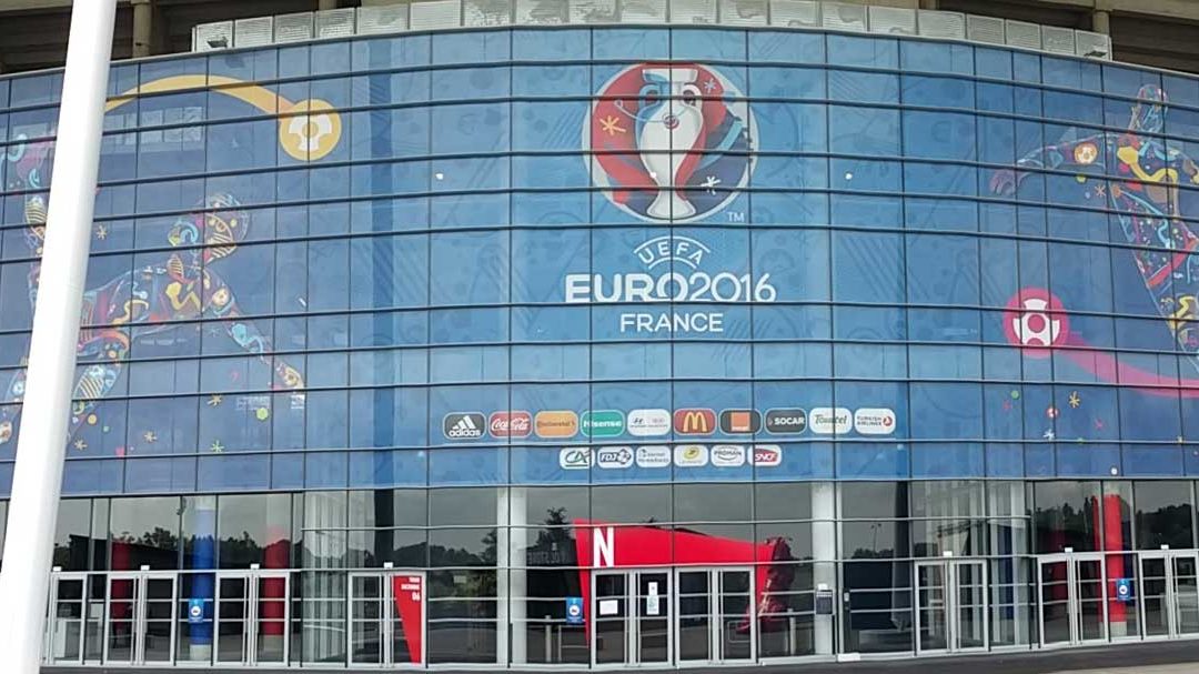 Pose adhésif micro perforé Euro 2016 Lyon